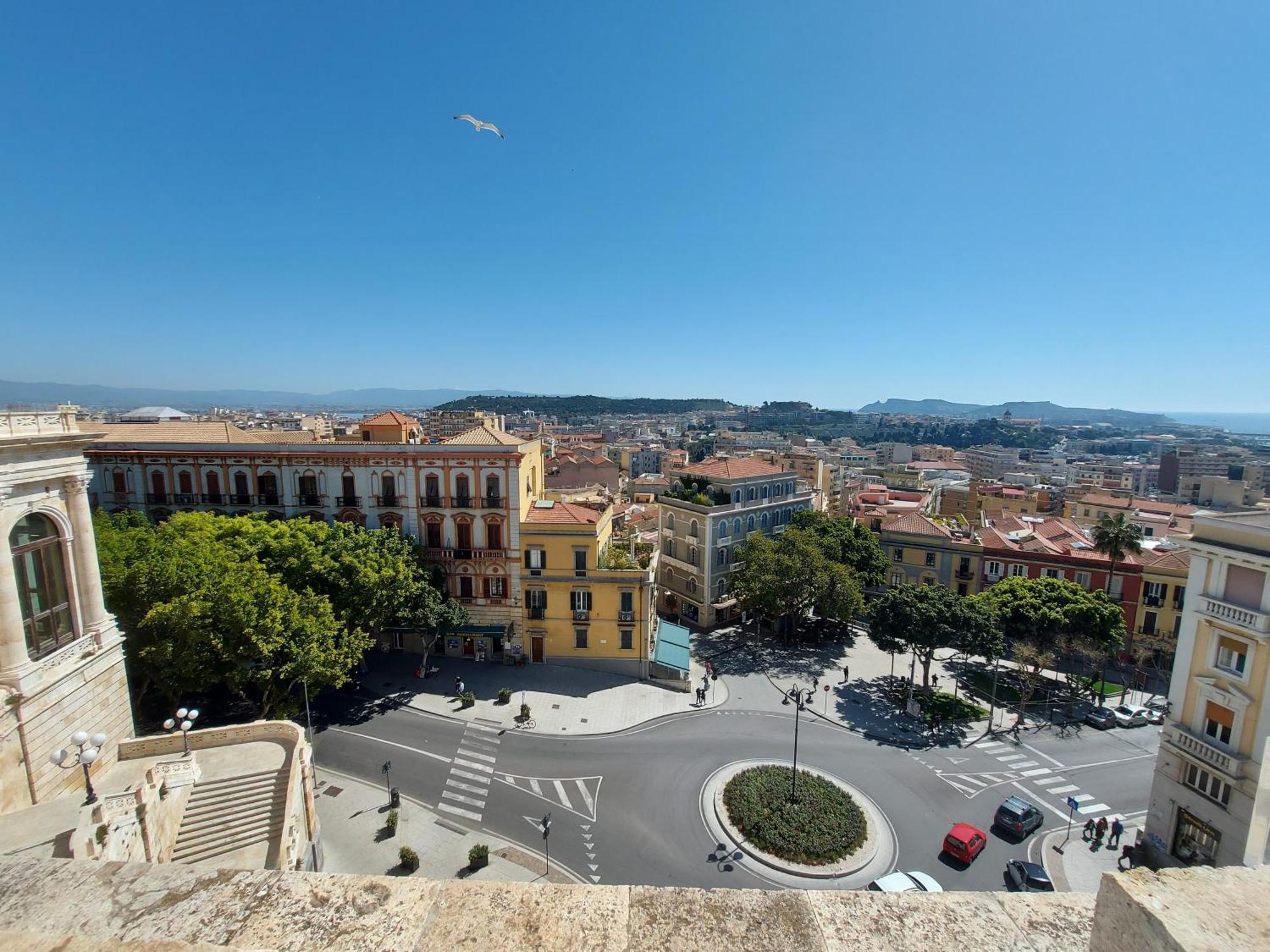 Mariolina'S Suites Cagliari Esterno foto