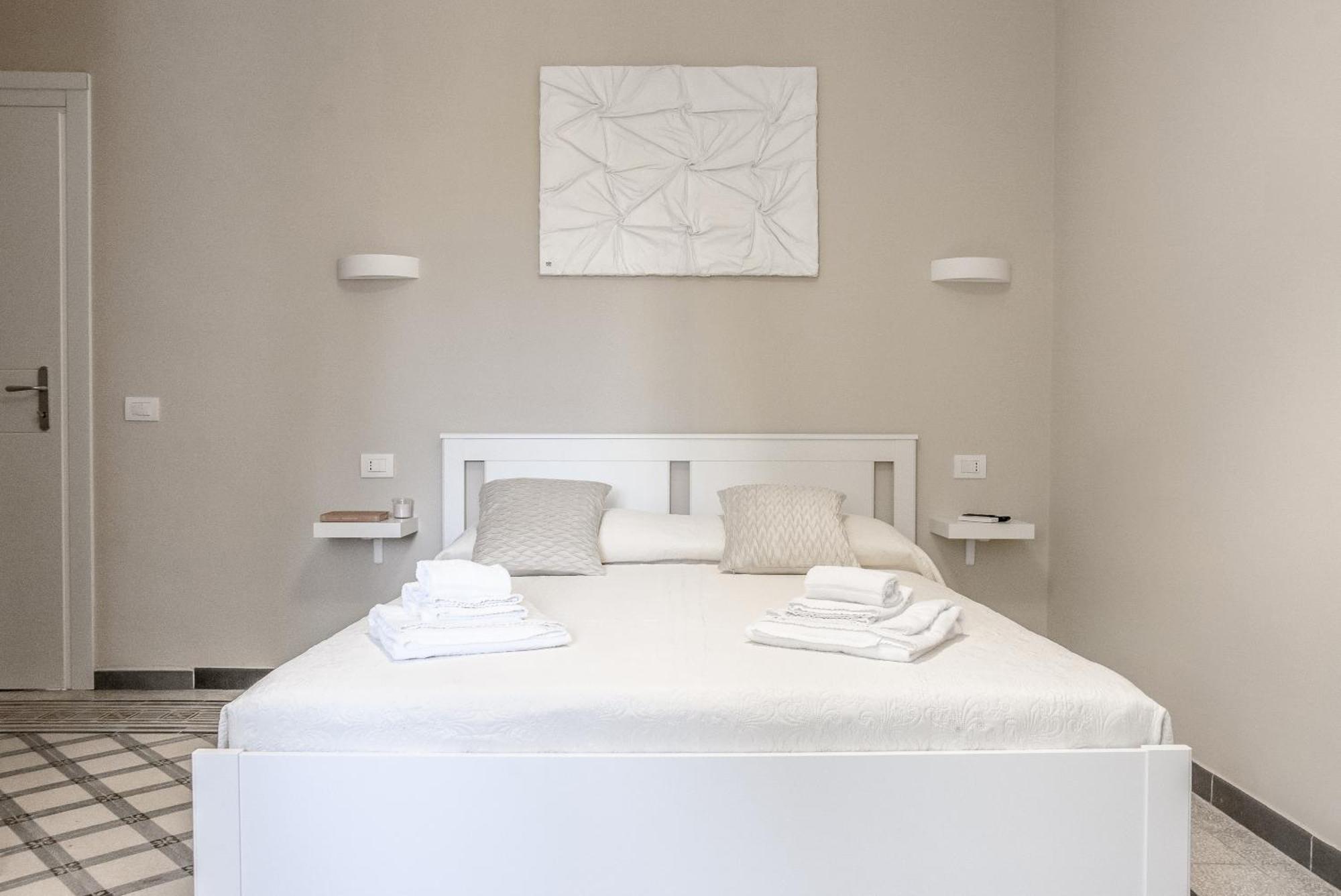 Mariolina'S Suites Cagliari Esterno foto