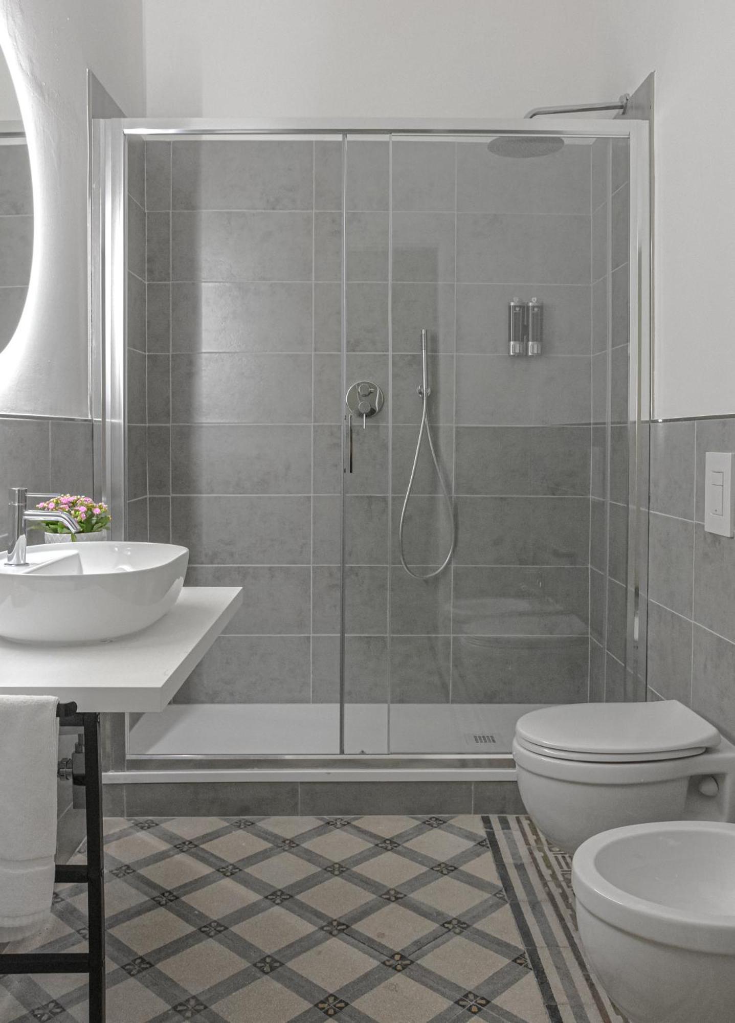 Mariolina'S Suites Cagliari Esterno foto
